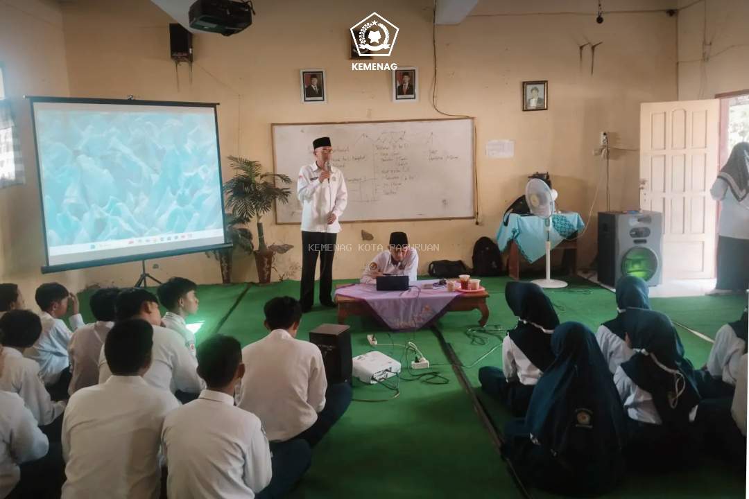 Penyuluhan Bimbingan Remaja Usia Sekolah di MTs Al Masyhur Bakalan