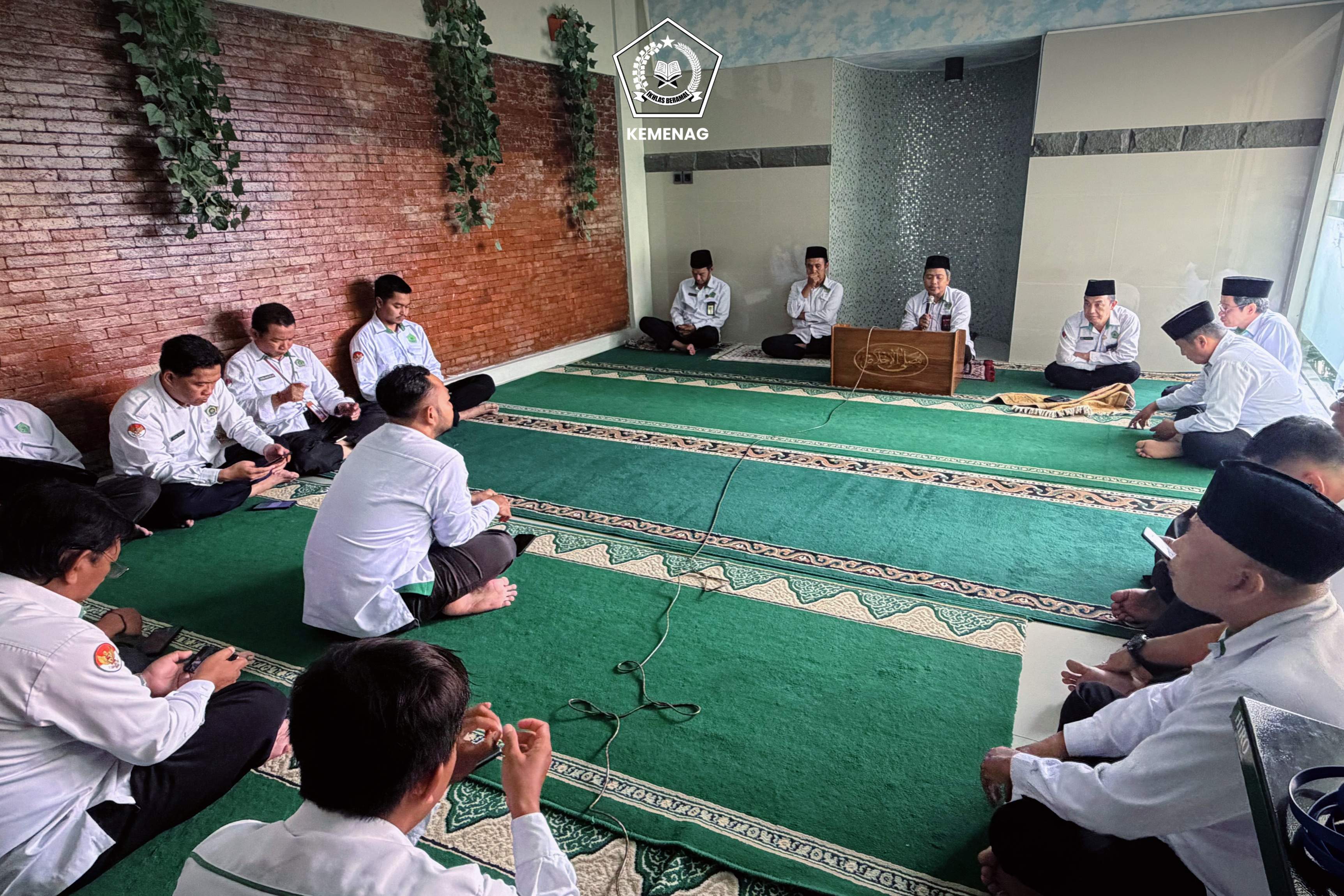 Menapaki Perjalanan Hidup Menuju Keselamatan, Kultum di Musala Al-Ikhlas Angkat Tafsir Surat ‘Abasa