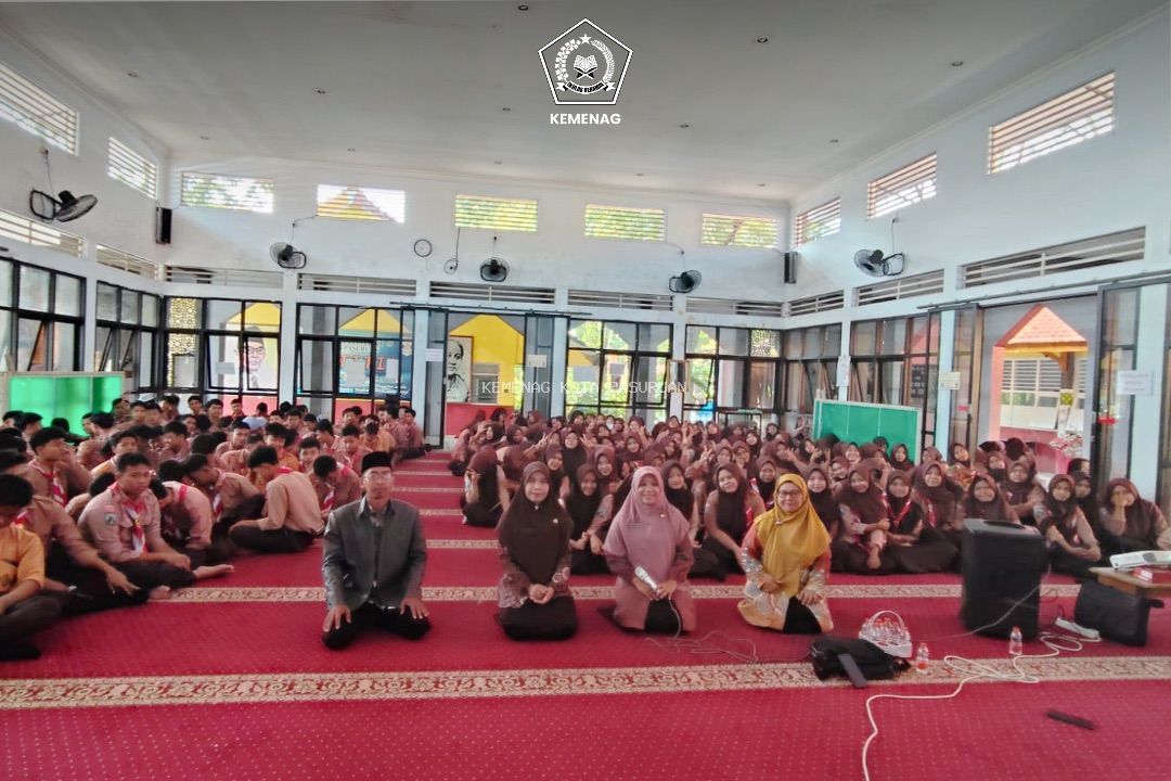 BRUS di SMAN 3 Pasuruan: Penyuluh Kemenag Tekankan Implementasi Sholat dalam Membentuk Karakter Mulia