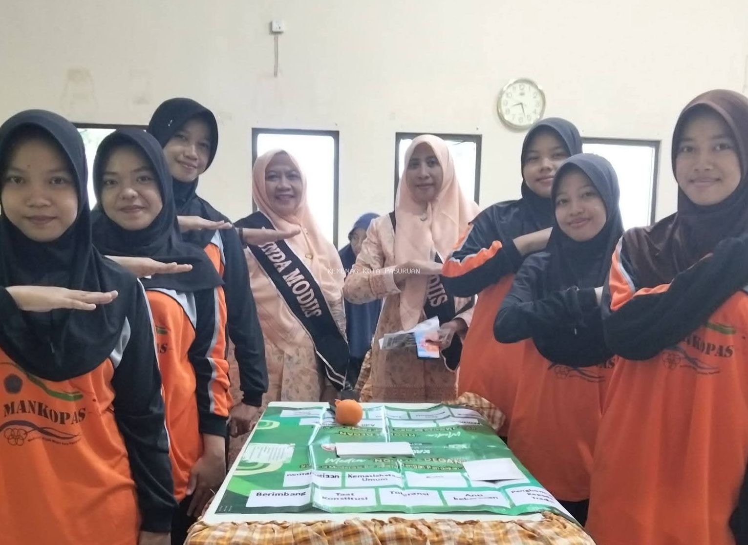 Bunda Modiis Kemenag Kota Pasuruan Sosialisasikan Media “Ngombe Degan” di MAN Kota Pasuruan