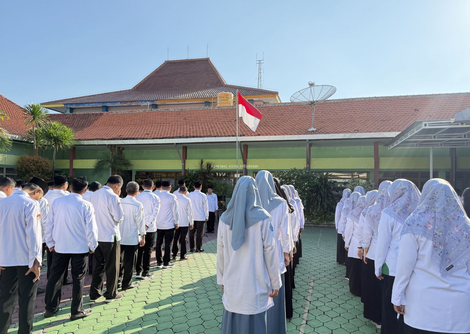 Disiplin ASN Diapresiasi, Apel Pagi Kemenag Kota Pasuruan Tekankan Penguatan Layanan dan Profesionalisme Penyuluh serta Penghulu