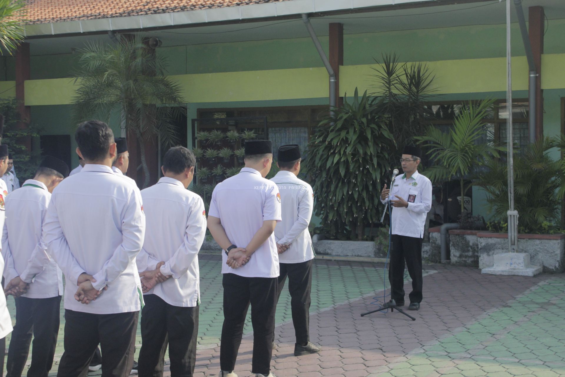 Apel Pagi, Kasubbag TU Kemenag Kota Pasuruan Ajak ASN Maksimalkan Potensi dan Disiplin Jalani Proses