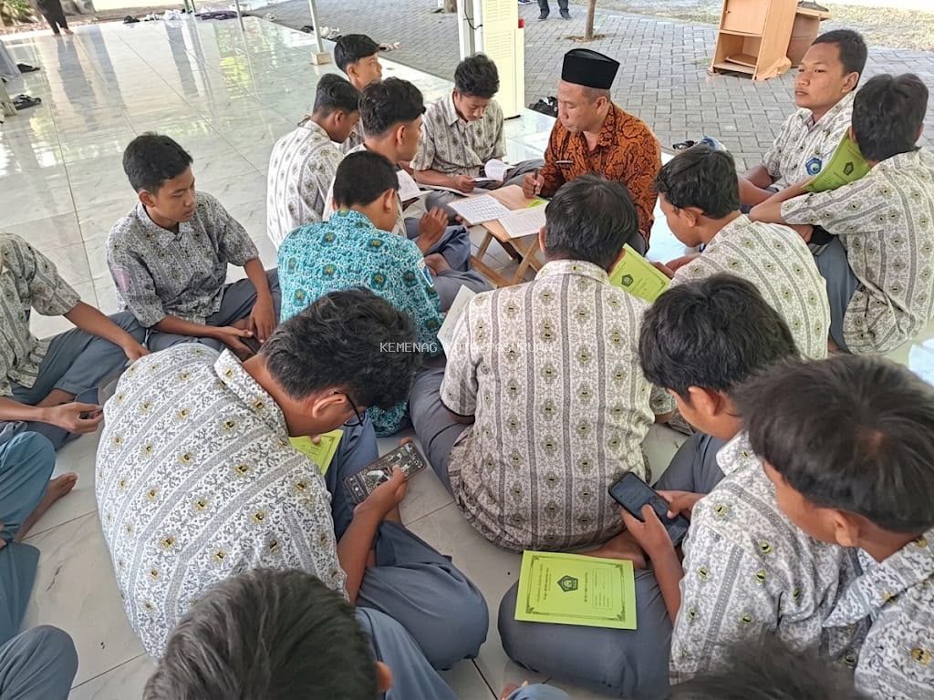 Penyuluh Agama KUA Bugul Kidul Istiqomah Tahsin dan Tahfidz di SMK Mutu Pasuruan
