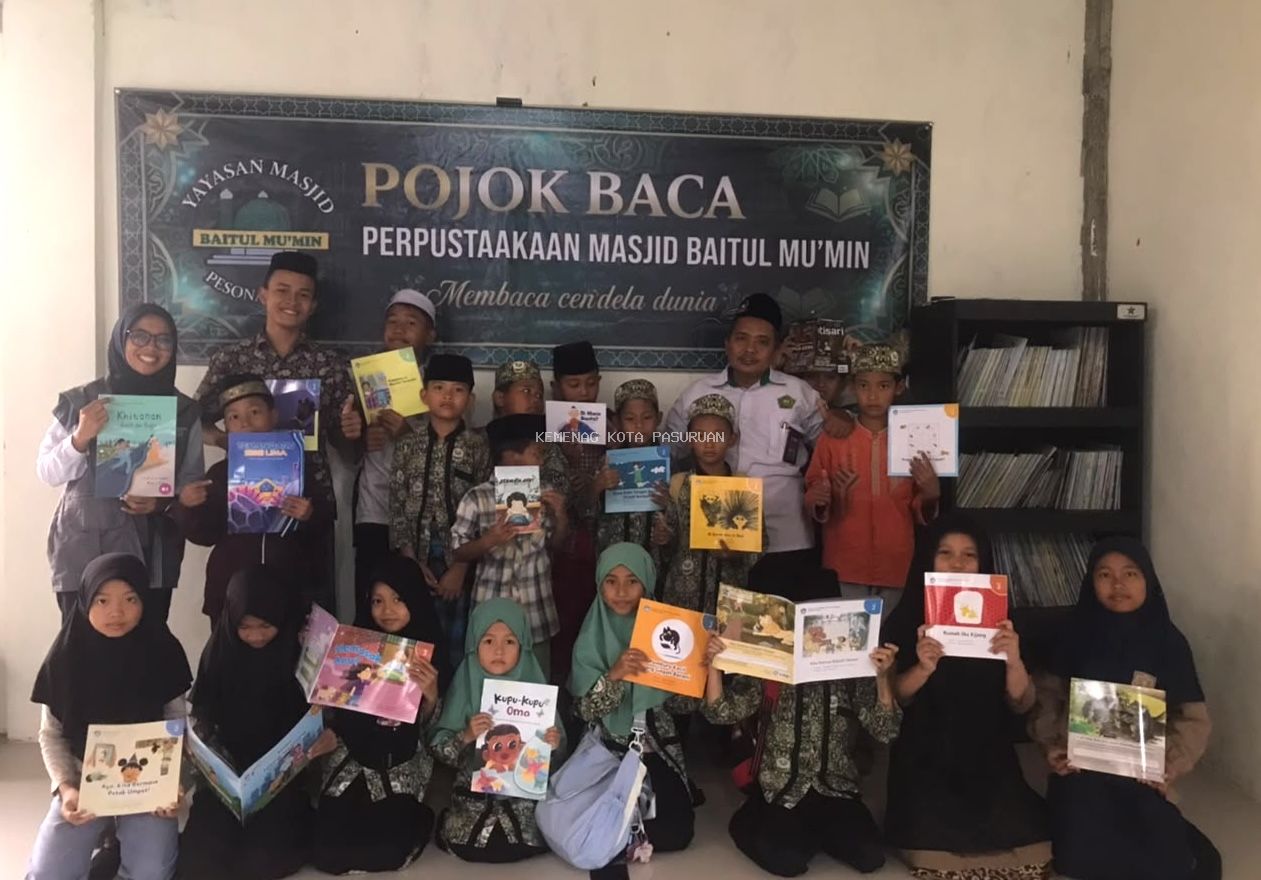 Dukung Budaya Baca, Penyuluh Agama Kemenag Kota Pasuruan Dampingi Relawan Perpusnas Kunjungi Perpustakaan Masjid Baitul Mu’min
