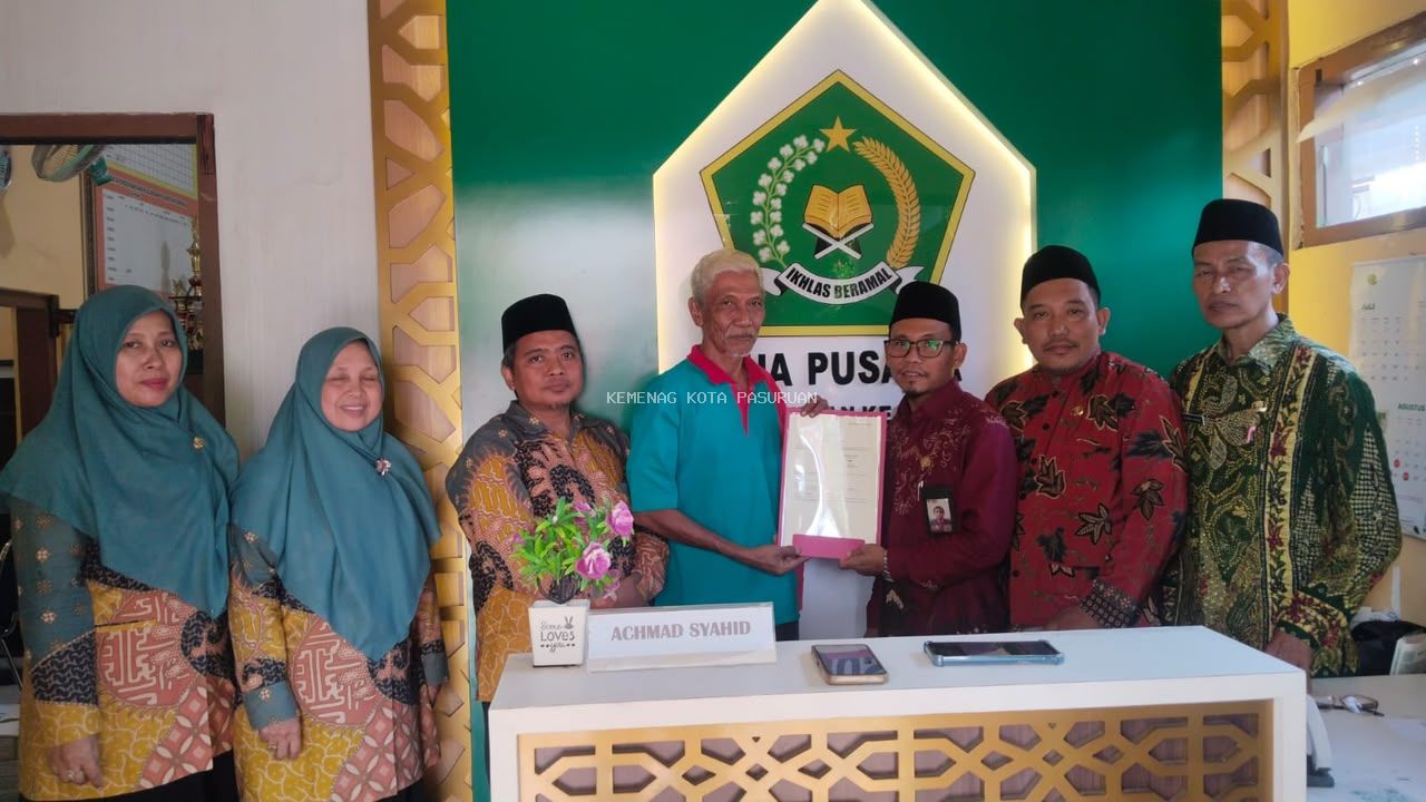 Jaga Amanah Wakaf, KUA Purworejo Serahkan Sertifikat Mushola Al-Hidayah