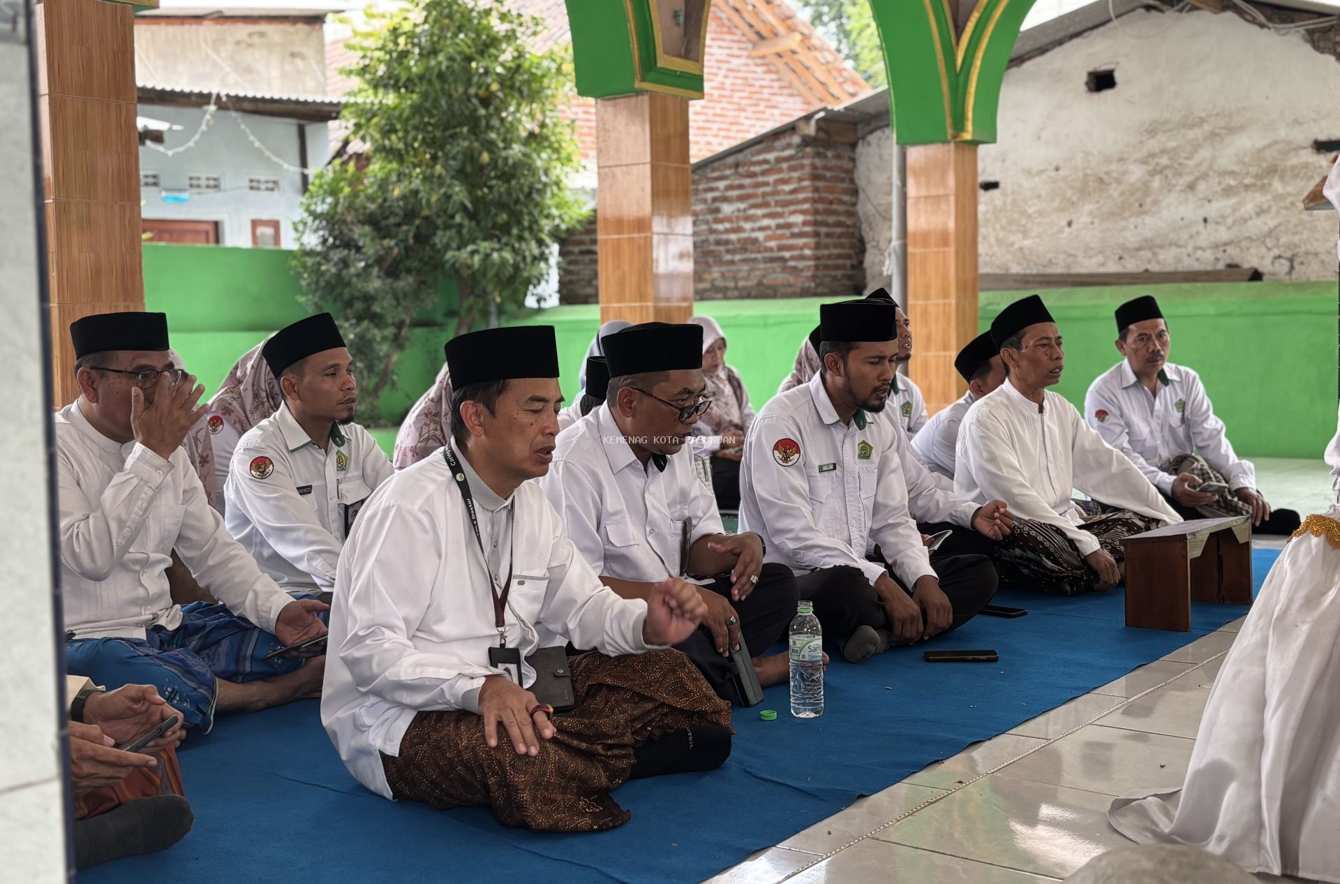 Ziarah Makam Tokoh Agama, Kemenag Kota Pasuruan Perkuat Semangat Hari Santri